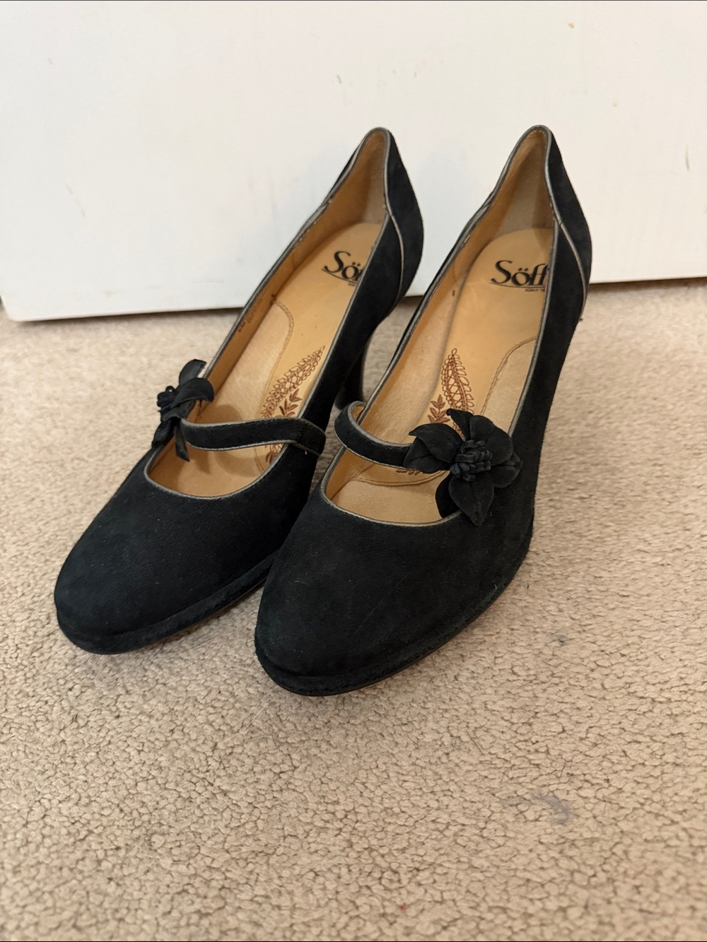 Sofft Rockability Black Suede Mary Jane Pumps Size 8 Rosette Flower Heel Shoe